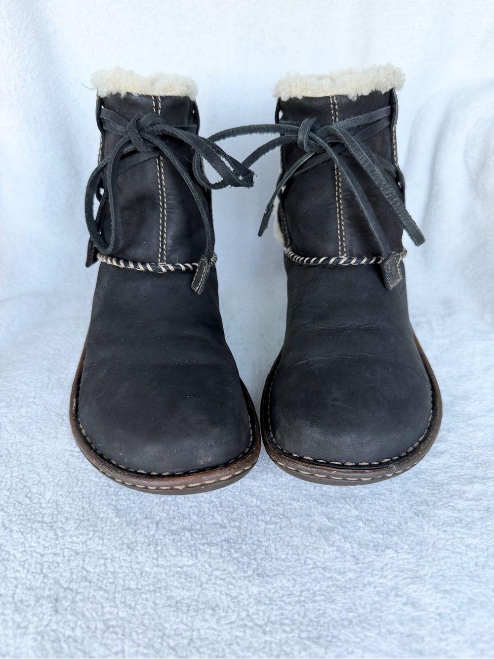 UGG AUSTRALIA COVE S/N 5136 SUEDE LEATHER GENUINE SHEEPSKIN Boots Size 9 Women’s